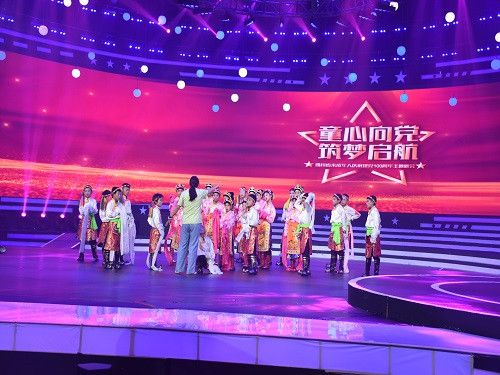 寶興磽磧藏族學(xué)校 民族教育之花綻放熒屏